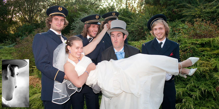 photographie de mariage : le marié porte la mariée