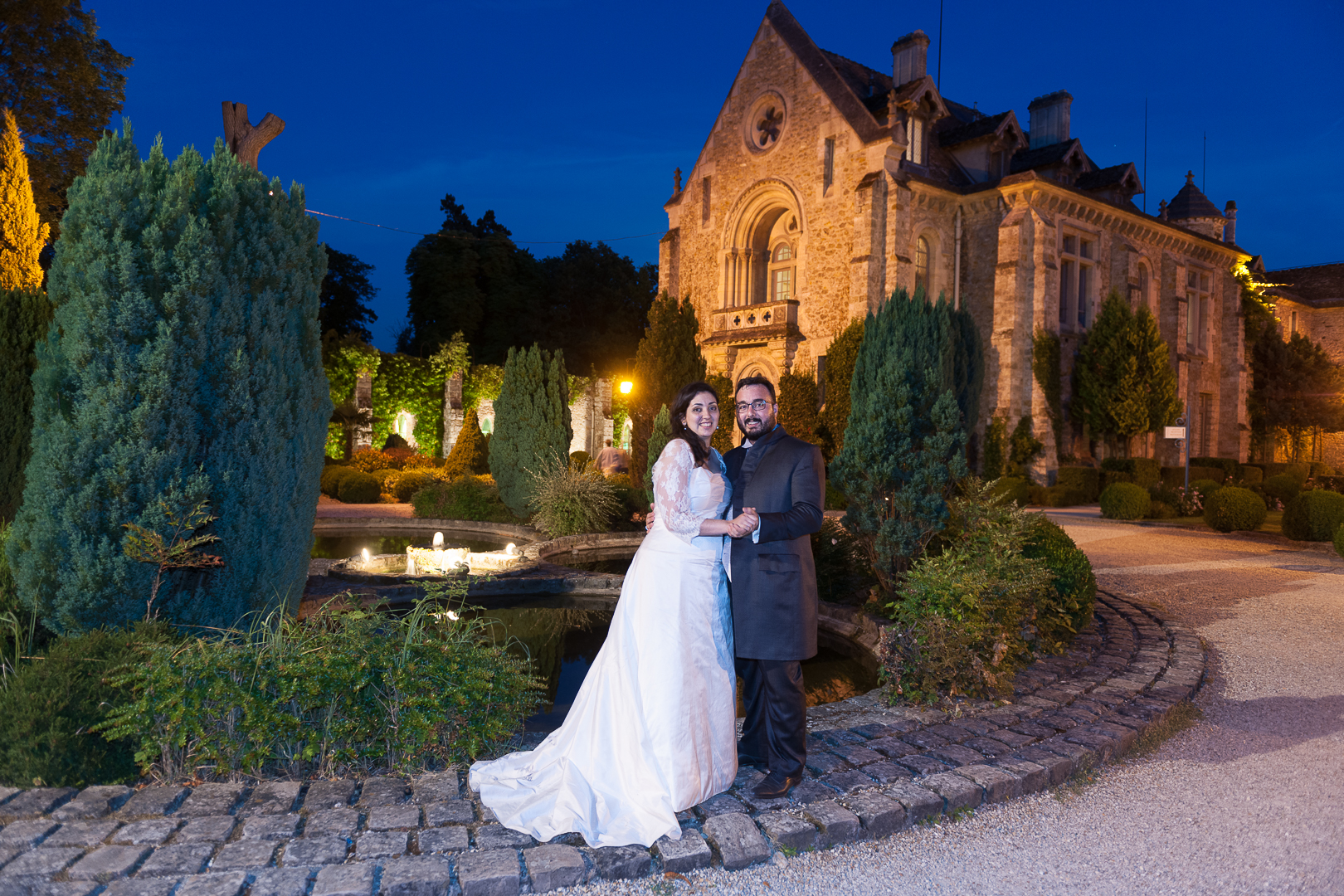 mariage couple en nocturne à l'Abbbaye des vaux de Cernay 